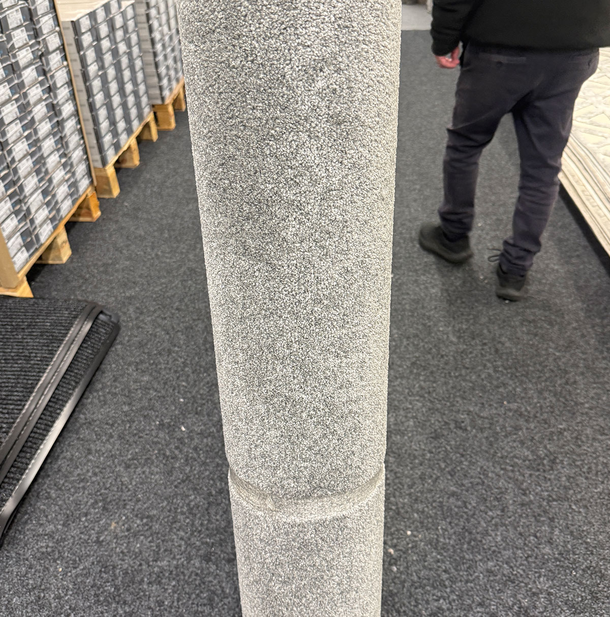 winchester Mid Grey 75 carpet roll end